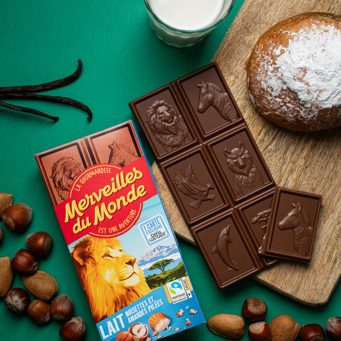 Tablette de chocolat au lait très lactée, avec une brioche pour le goûter.