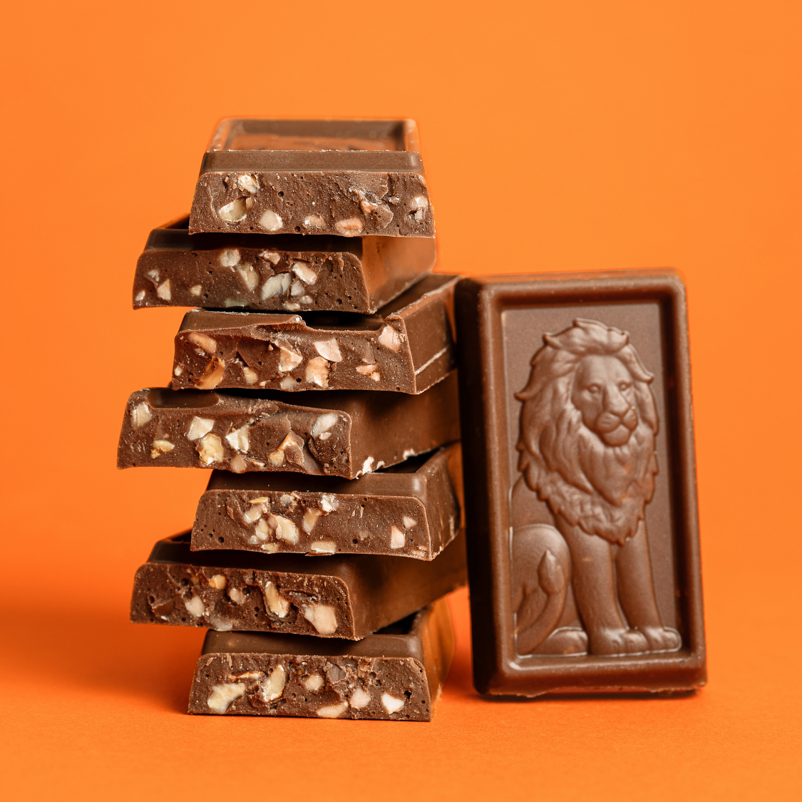 
                  
                    Découvrez la nouvelle Barre Chocolatée Merveilles du Monde. Un chocolat onctueux avec 14% d'inclusions de Noisettes et d'Amandes. Disponible en présentoir de 24 barres chocolatées. 
                  
                