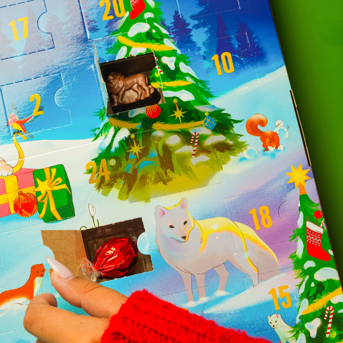 
                  
                    Vivez la magie de Noël avec le Calendrier de l’Avent Merveilles du Monde ! Derrière chaque case se cache une délicieuse surprise au chocolat au lait au cœur fondant aux éclats de noisettes et d’amandes. 
                  
                
