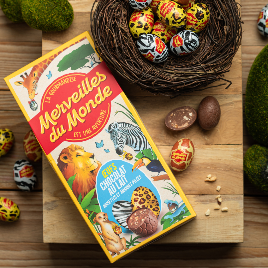 
                  
                    Boite pincée de Pâques garnie de mini-oeufs en chocolat au lait Merveilles du Monde
                  
                