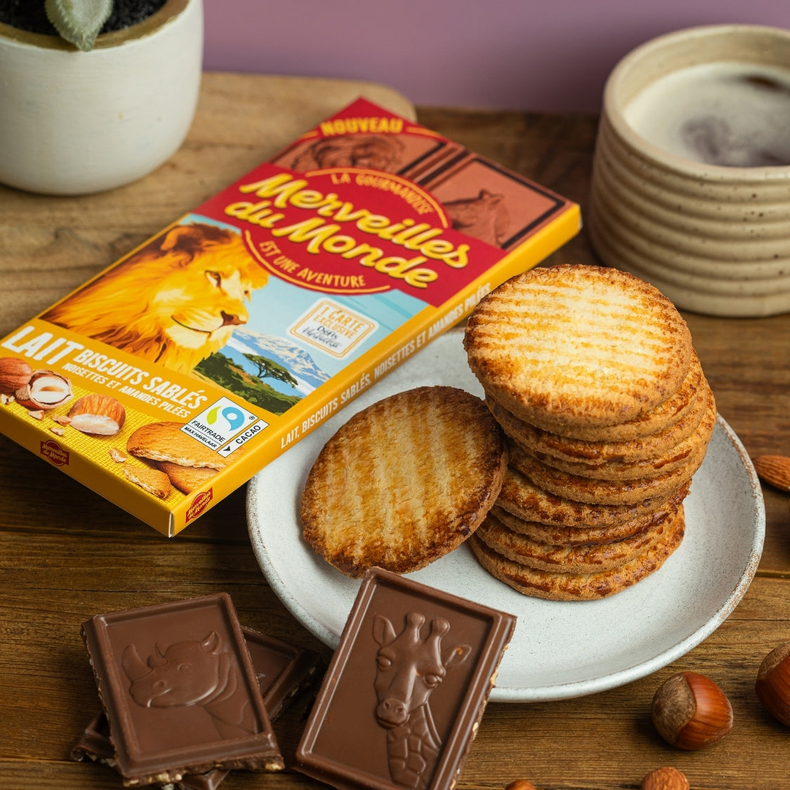 
                  
                    Une nouvelle tablette de chocolat au lait et biscuits sablés Merveilles du Monde, imaginée en co-création avec Alix Grousset et sa communauté. 
                  
                