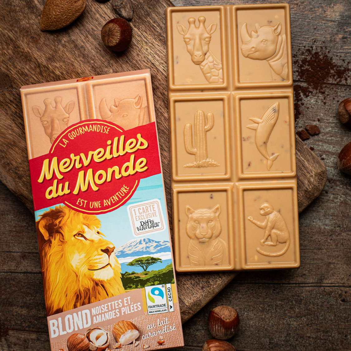 
                  
                    Délicieuse tablette de chocolat blond, avec ses noisettes et amandes pilées, et un extrait naturel de vanille.
                  
                